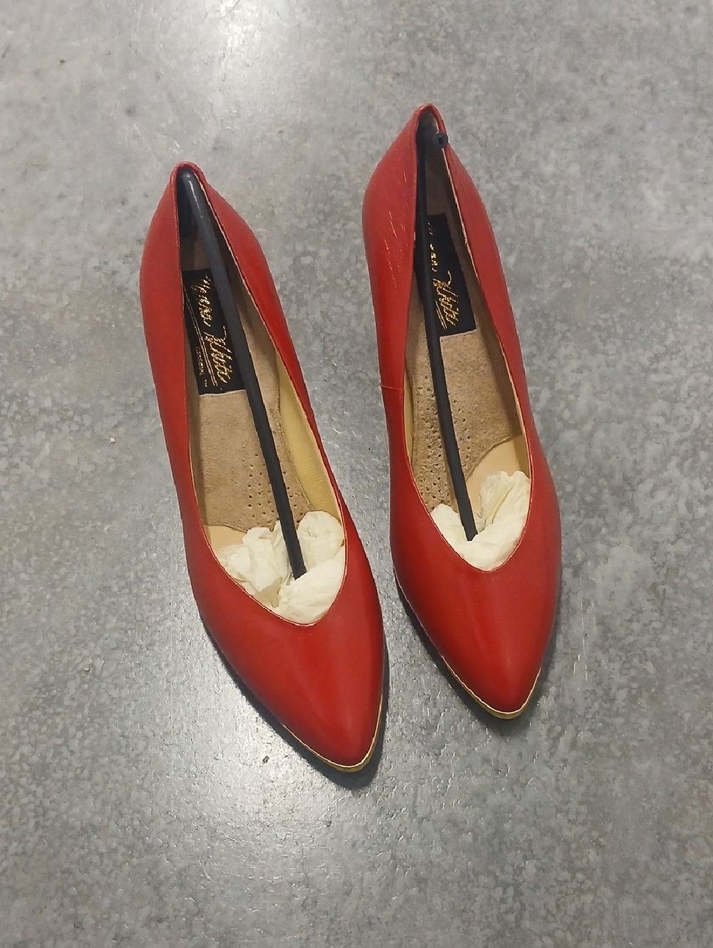 Vanna White Red Leather Kitten Heel Pumps Size 9